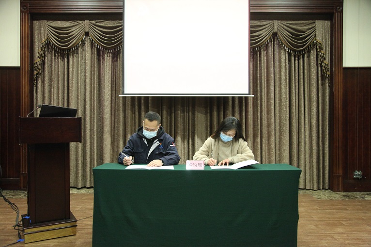 航發(fā)科技葉片分廠黨委與鑫坤機(jī)械黨支部召開(kāi)黨建共建簽約儀式，發(fā)揮黨組織作用，共建促發(fā)展