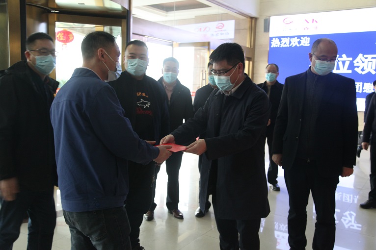 綿竹市市長(zhǎng)耿垣合一行蒞臨仟坤集團(tuán) 開展2021年春節(jié)送溫暖活動(dòng)
